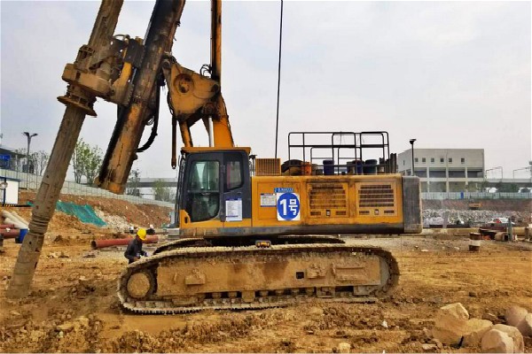 一臺(tái)中小型旋挖機(jī)，價(jià)格到底有多大差別.jpg