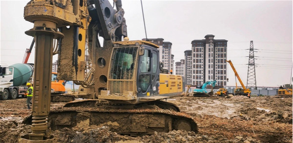 XR360、280D旋挖鉆機(jī)打800-1200mm孔徑樁.jpg